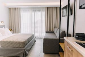 BLUE STONE Luxury Suites客房内的一张或多张床位