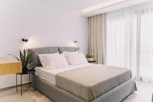 BLUE STONE Luxury Suites客房内的一张或多张床位