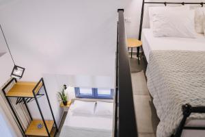 BLUE STONE Luxury Suites客房内的一张或多张床位