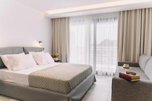 BLUE STONE Luxury Suites客房内的一张或多张床位