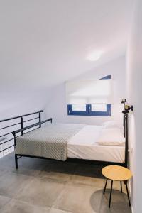 BLUE STONE Luxury Suites客房内的一张或多张床位