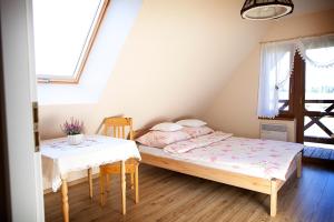 Postel nebo postele na pokoji v ubytování Dzika Stokrotka