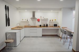 A kitchen or kitchenette at Alojamento 88