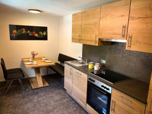 A kitchen or kitchenette at Apart Berghof Steinbock