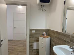 White Shell rooms holiday accomodation self check-in tesisinde bir banyo