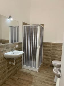 White Shell rooms holiday accomodation self check-in tesisinde bir banyo