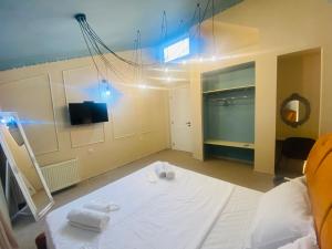Postel nebo postele na pokoji v ubytování Mose art Hotel