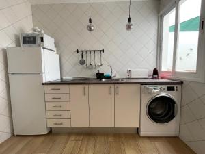 Kuchnia lub aneks kuchenny w obiekcie B-Rent Digital apartment Zen wifi free
