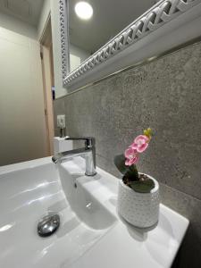Łazienka w obiekcie B-Rent Digital apartment Zen wifi free