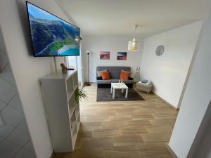Telewizja i/lub zestaw kina domowego w obiekcie B-Rent Digital apartment Zen wifi free