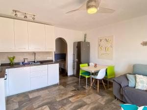 Kuchyň nebo kuchyňský kout v ubytování Litoral Burriana Apartments Casasol