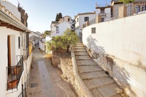 an alley with stairs between two buildings at LM Casa ALBAYCIN in Granada