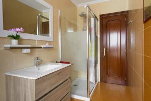 Kép Villa Cecilia - Casa marinera con piscina y jardín szállásáról Colindresben a galériában
