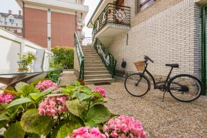 Foto dalla galleria di Casa marinera con piscina y jardín. a Colindres