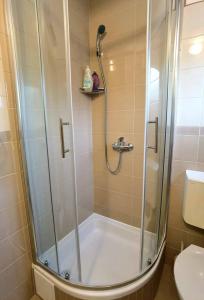 Bathroom sa Holiday House GALEB- 20 Meters from Beach!!