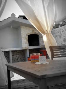 صورة لـ Holiday House GALEB- 20 Meters from Beach!! في سيفيد