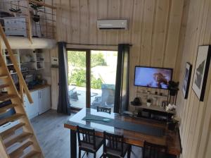 Kuchyňa alebo kuchynka v ubytovaní Bociani spokój