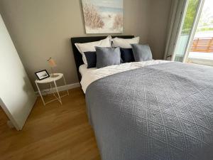 a bedroom with a large bed and a table at Wohnen am Meer in Zingst
