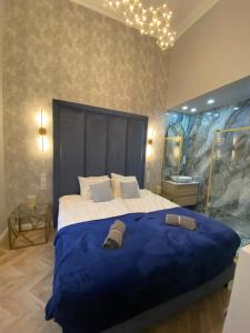 Posteľ alebo postele v izbe v ubytovaní Luxury Exclusive 3 Bedroom DOWNTOWN Apartment