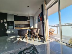 Kuchyňa alebo kuchynka v ubytovaní Apartament Madlen Art