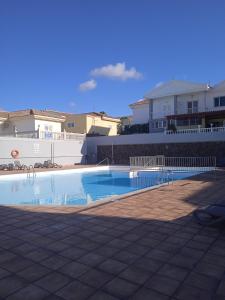 a large swimming pool in front of a building at B&B Paraiso del Sol in Maspalomas