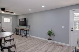 Φωτογραφία από το άλμπουμ του Downtown summer house σε Jeffersonville