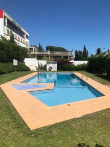 Bazén v ubytování Casita blanca con fibra óptica y piscina cominutaria nebo v jeho okolí + 22 fotografií
