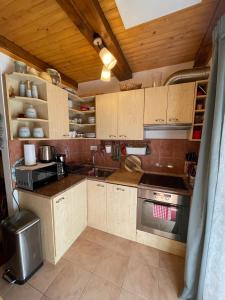 Kuchyň nebo kuchyňský kout v ubytování Chalet Calla