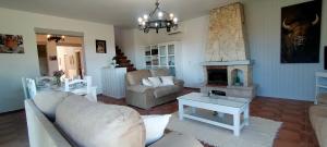 A seating area at Villa yasleni