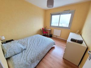 Łóżko lub łóżka w pokoju w obiekcie Appartement T5 avec 4 lits doubles