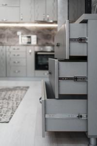 Η κουζίνα ή μικρή κουζίνα στο City Apartments - a brand new luxury & comfy.
