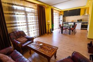 Kuchyň nebo kuchyňský kout v ubytování Guest House Dinaya
