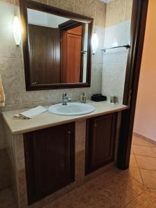 Koupelna v ubytování Voula Kourbeti Apartments
