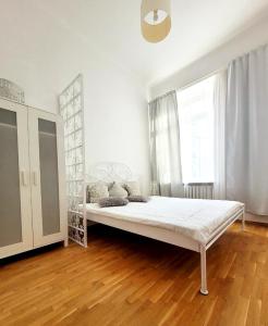 A bed or beds in a room at Przytulne apartamenty w centrum Warszawy