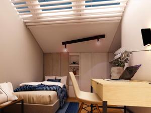 een slaapkamer met een bed en een bureau met een laptop bij Boutique Hotel OchSen in Bad Ragaz