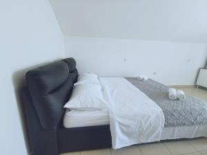Postel nebo postele na pokoji v ubytování Apartmani Vuković
