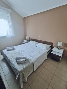 Postel nebo postele na pokoji v ubytování Apartmani Vuković