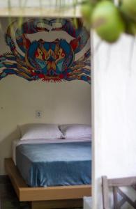 Un pat sau paturi într-o cameră la Beco do Pescador