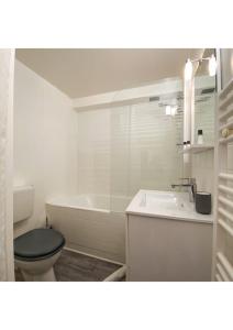 Kúpeľňa v ubytovaní Coup de Coeur au pied du château - Nice studio ideally located + 4 fotografie