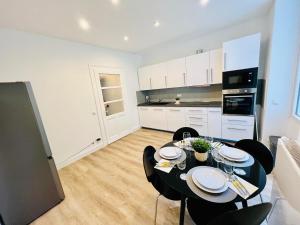 Dapur atau dapur kecil di LiRo Apartments Lohscheidt Mülheim