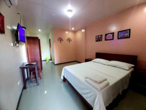Llit o llits en una habitació de Golden Pension House,Palawan