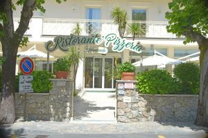 Exteriér nebo vchod ubytování HOTEL PIGALLE
