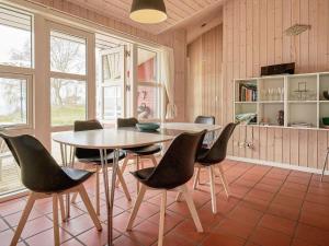 a dining room with a table and chairs at Luxury Retreat by the Sea - By Traum Ferienwohnungen in Vester Sømarken