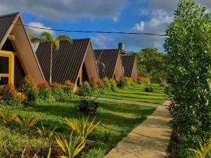 a row of houses in a yard with grass at Hardin De Marbella in El Nido
