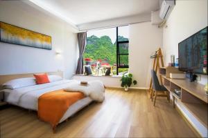 a bedroom with a bed and a large window at Sure I Do全景山宿 in Yangshuo