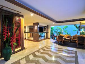 TV at/o entertainment center sa Le Siam Hotel by PCL