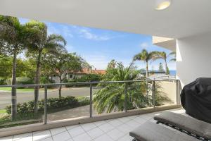 Aed väljaspool majutusasutust Unit 3 21 Park Generous and Comfortable Beachside Abode
