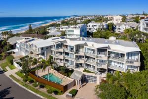an aerial view of a large house with the beach at Unit 3 21 Park Generous and Comfortable Beachside Abode in Sunshine Beach