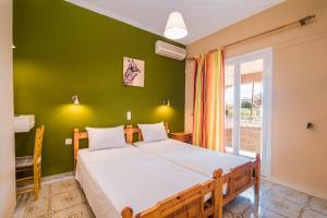 A bed or beds in a room at Southgate Apartments