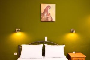 A bed or beds in a room at Southgate Apartments